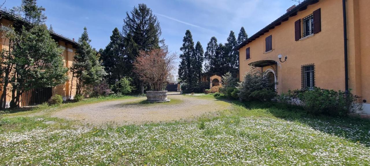 بولونيا Farolfi Apartments Villa Galliera المظهر الخارجي الصورة